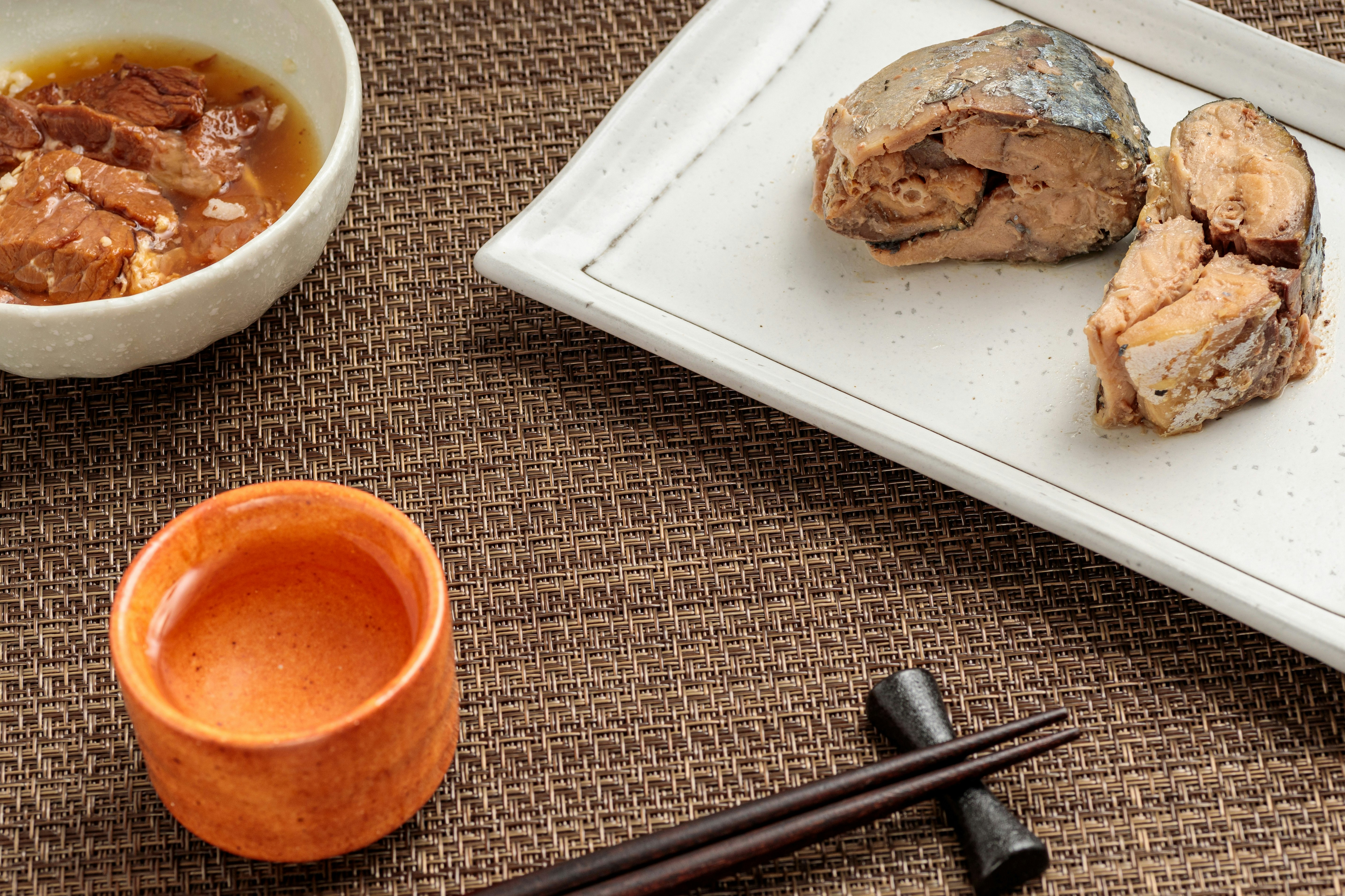 缶詰の鯖の水煮と日本酒の晩酌セット