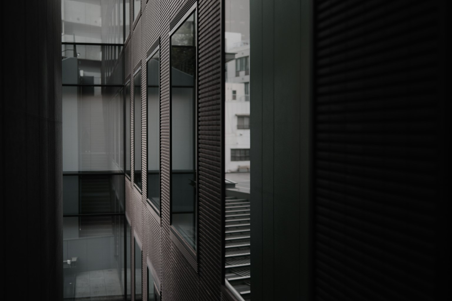 ์ด๋์ด ๋ณต๋๋ฅผ ํฅํ ์ฐฝ๋ฌธ๊ณผ ๋ฐ์ฌ ์ ๋ฆฌ ๊ตฌ์กฐ