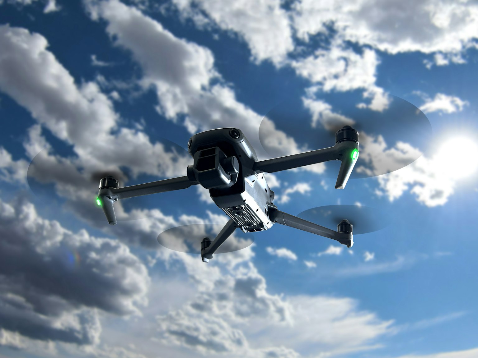 Drone terbang di latar belakang langit biru dan awan putih