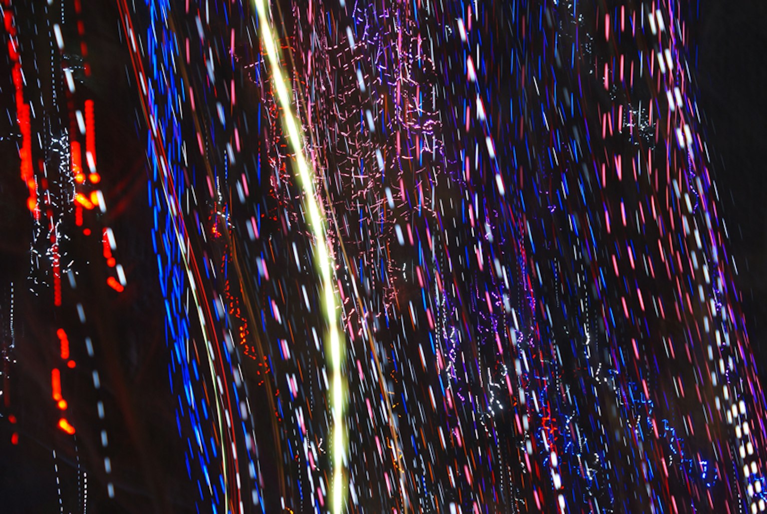 Image abstraite de flux colorés de lumière