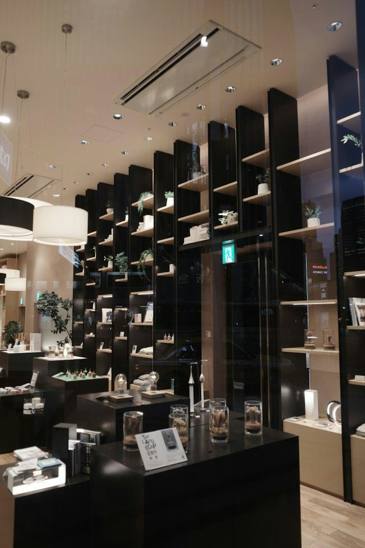 Interior modern toko dengan rak tertata rapi menampilkan produk