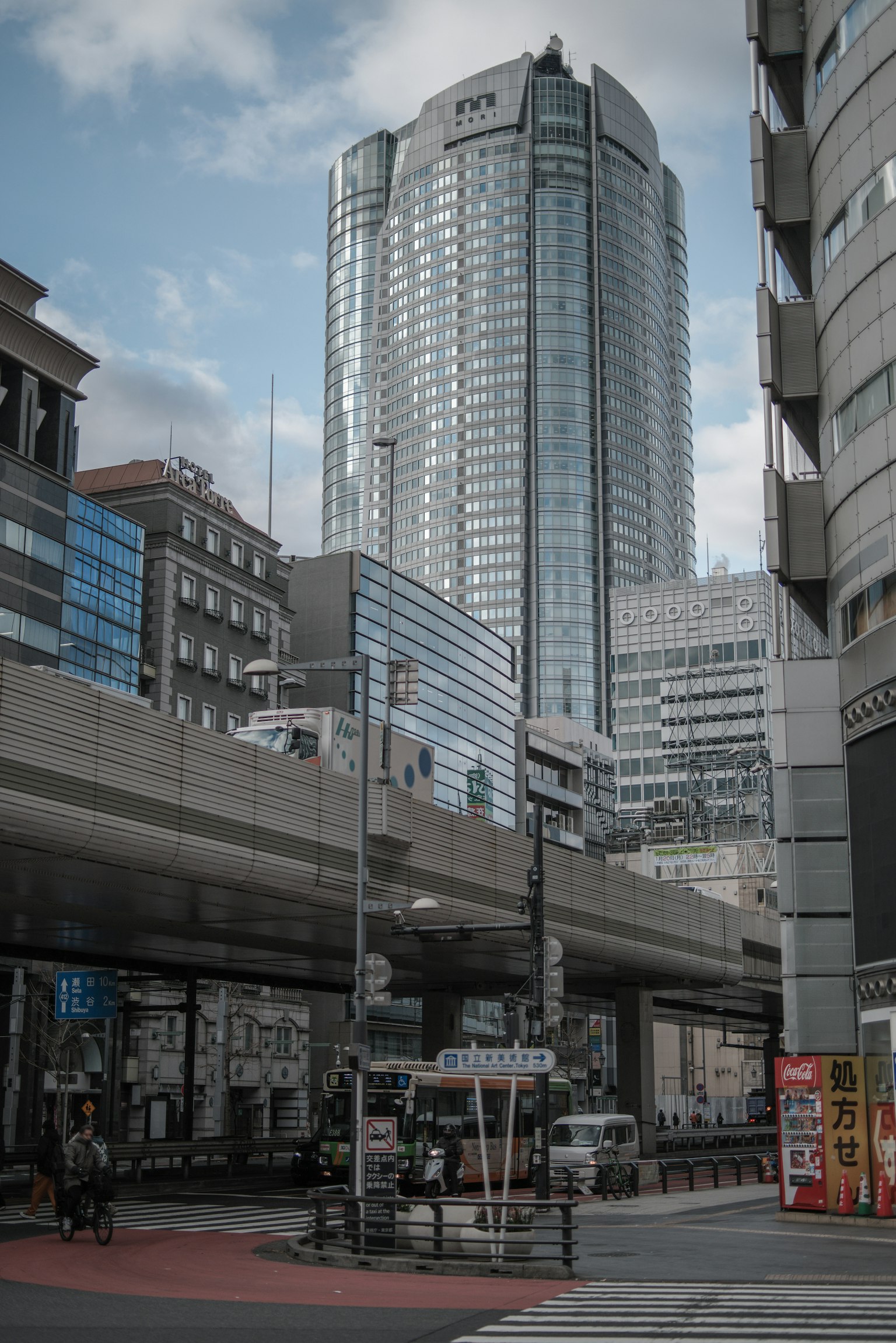 Foto di un grattacielo e paesaggio urbano