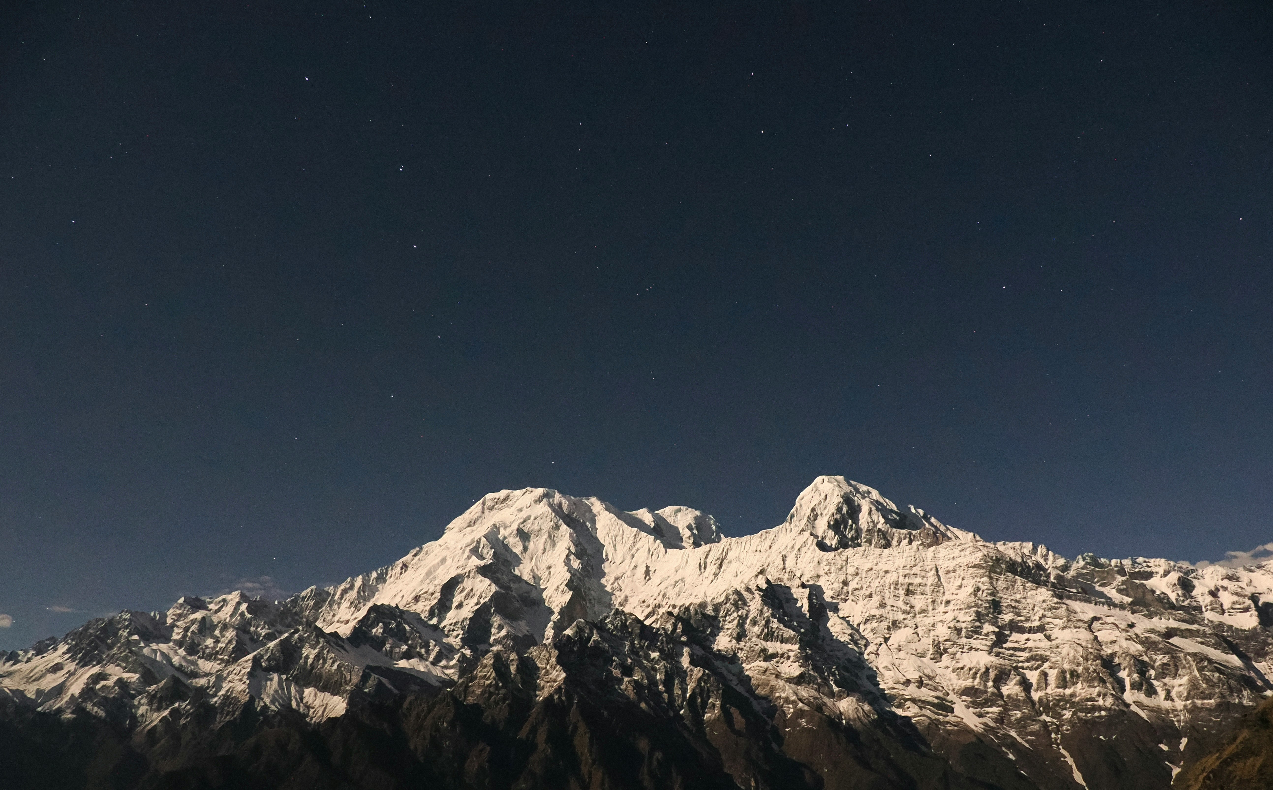 cresta dell’Annapurna Sud sotto un cielo stellato