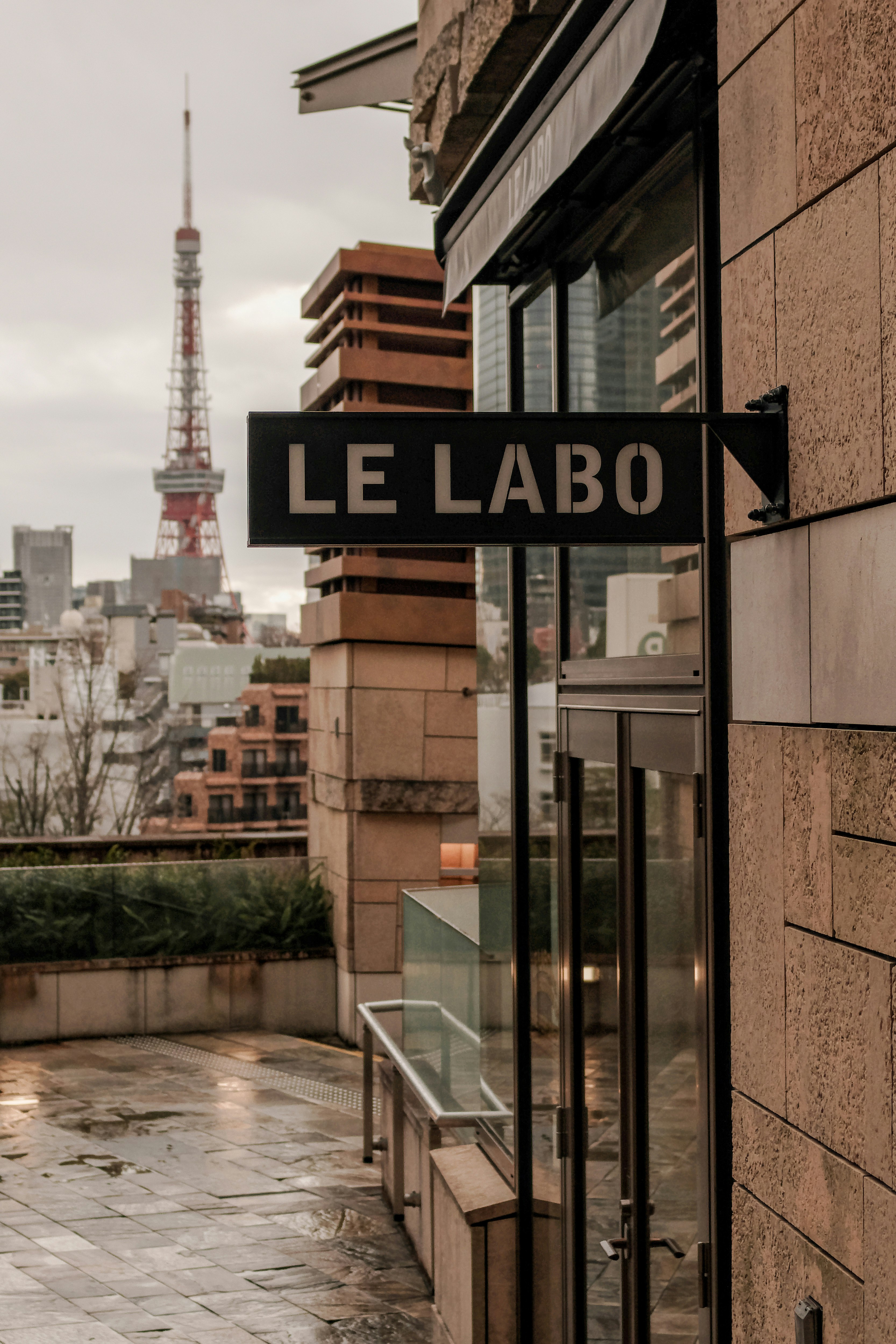 Pintu masuk toko “LE LABO” di Roppongi Hills