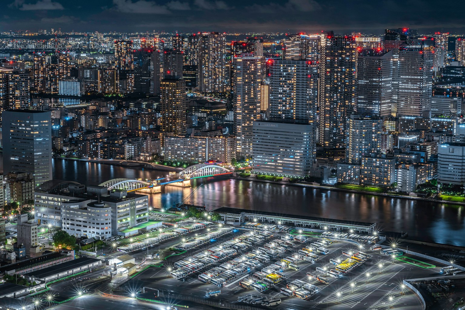 Tokyo's night skyline featuring skyscrapers and a river view