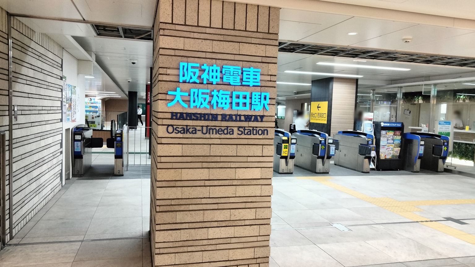 Entrée et porte de billetterie de la station Osaka Umeda de Hanshin Railway