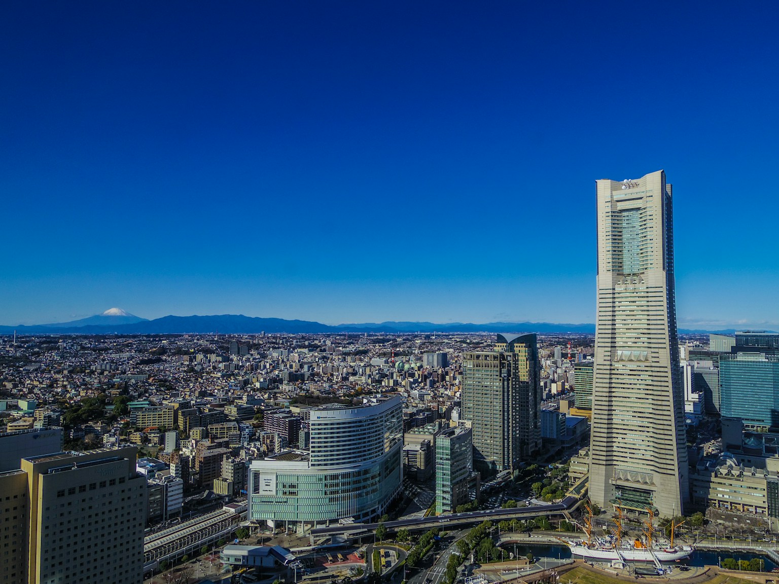 Paesaggio urbano di Yokohama con la Torre Landmark di Yokohama