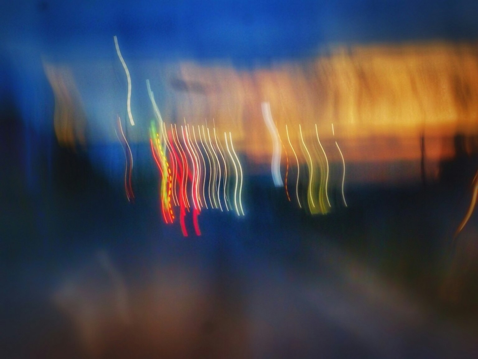 흐릿한 야경과 다채로운 빛과 추상적인 패턴