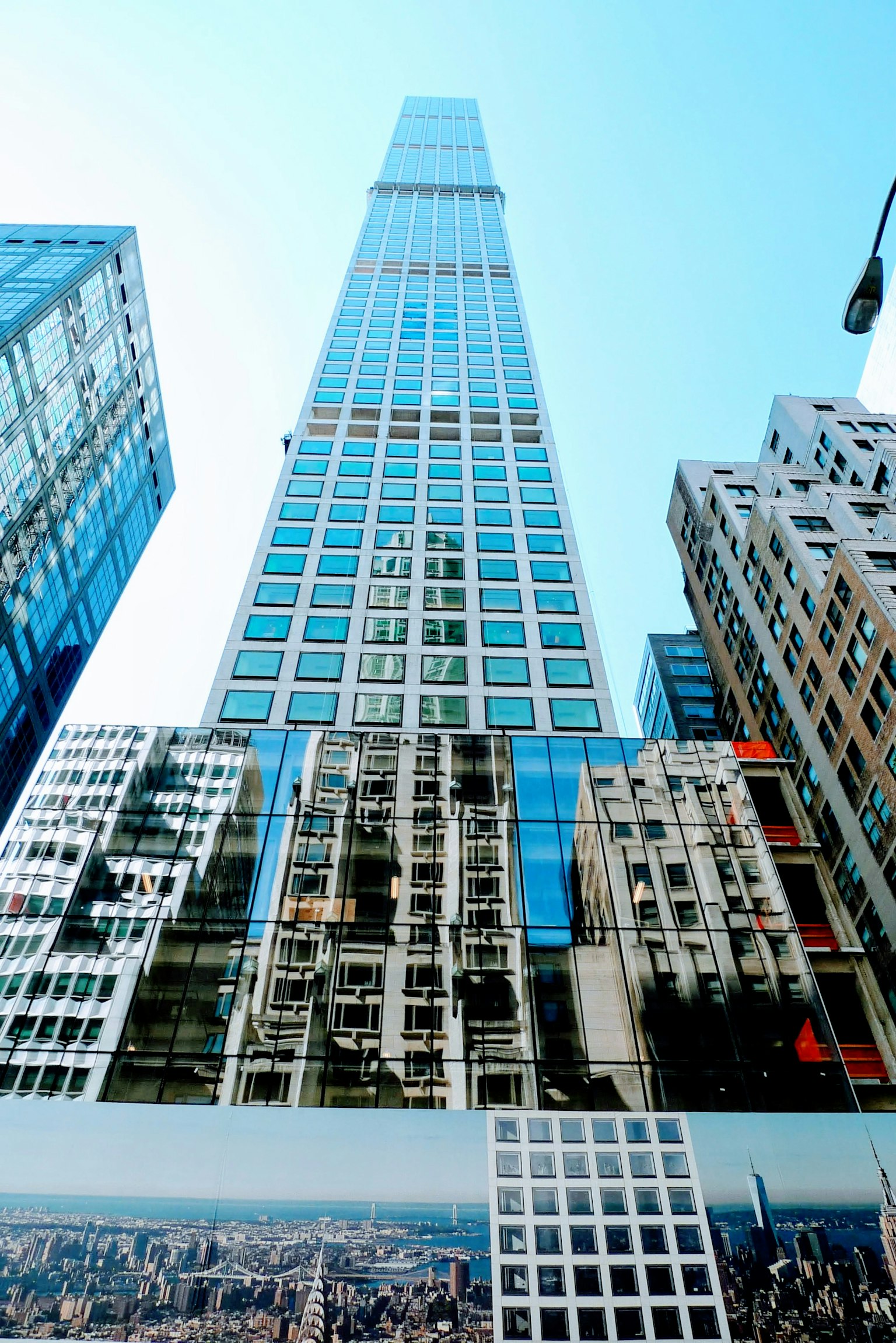 城市風景 featuring skyscraper with reflections