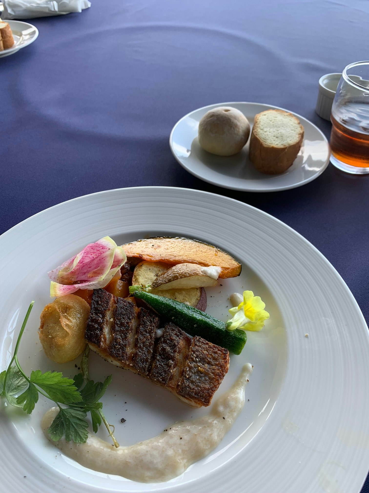 plato de almuerzo con salteado tailandés