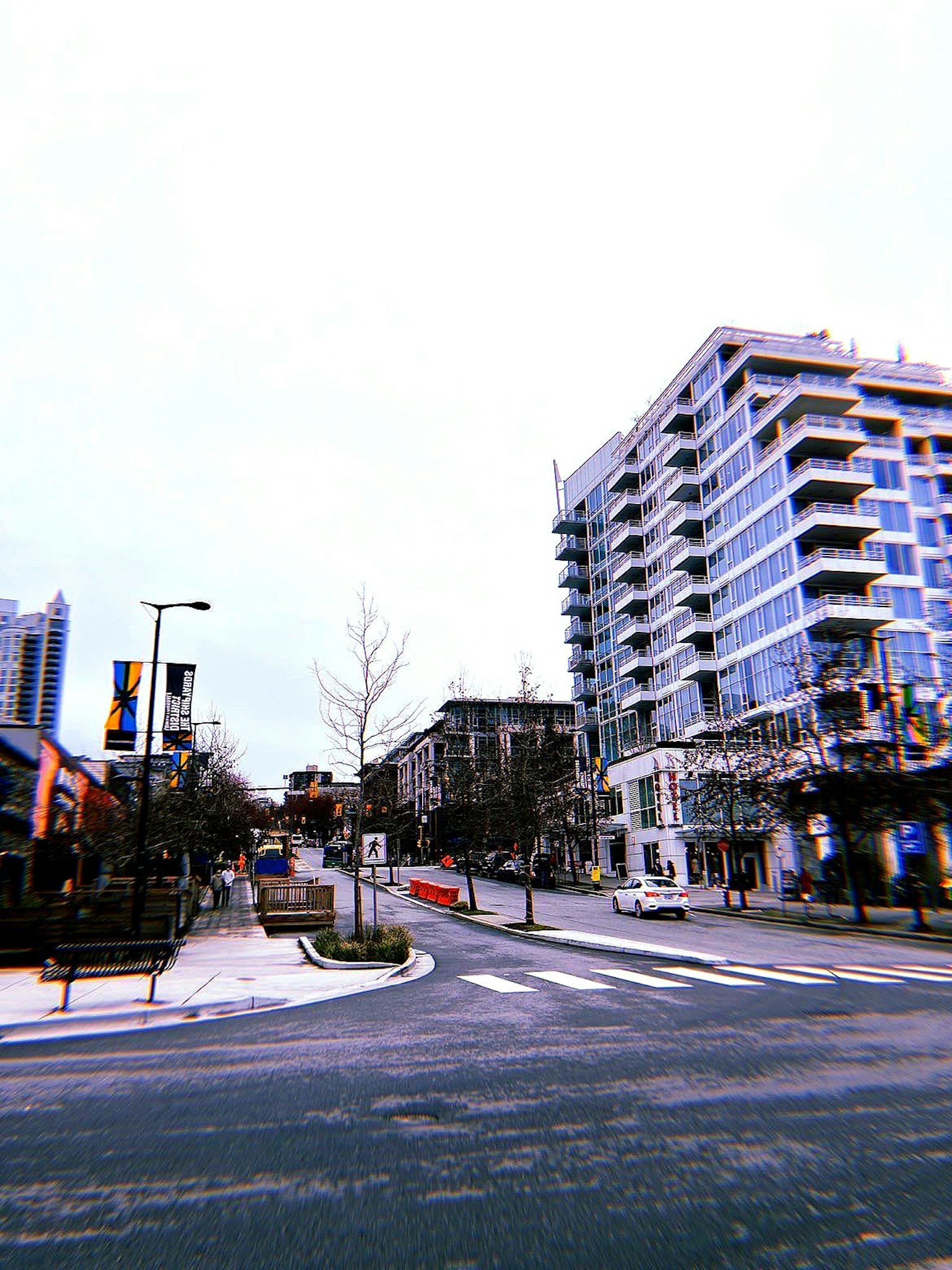 Vista urbana con edifici moderni