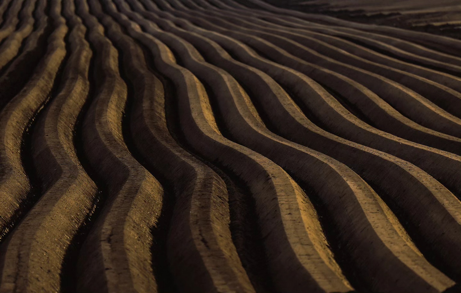 Wavy patterns of agricultural soil