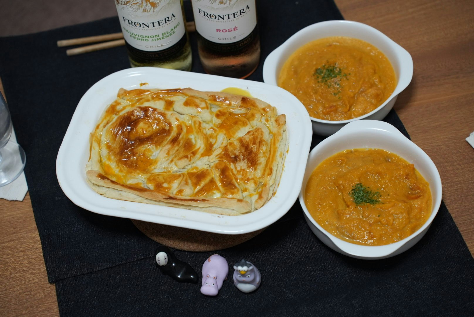 assortiment de tarte au hareng et de soupes maison