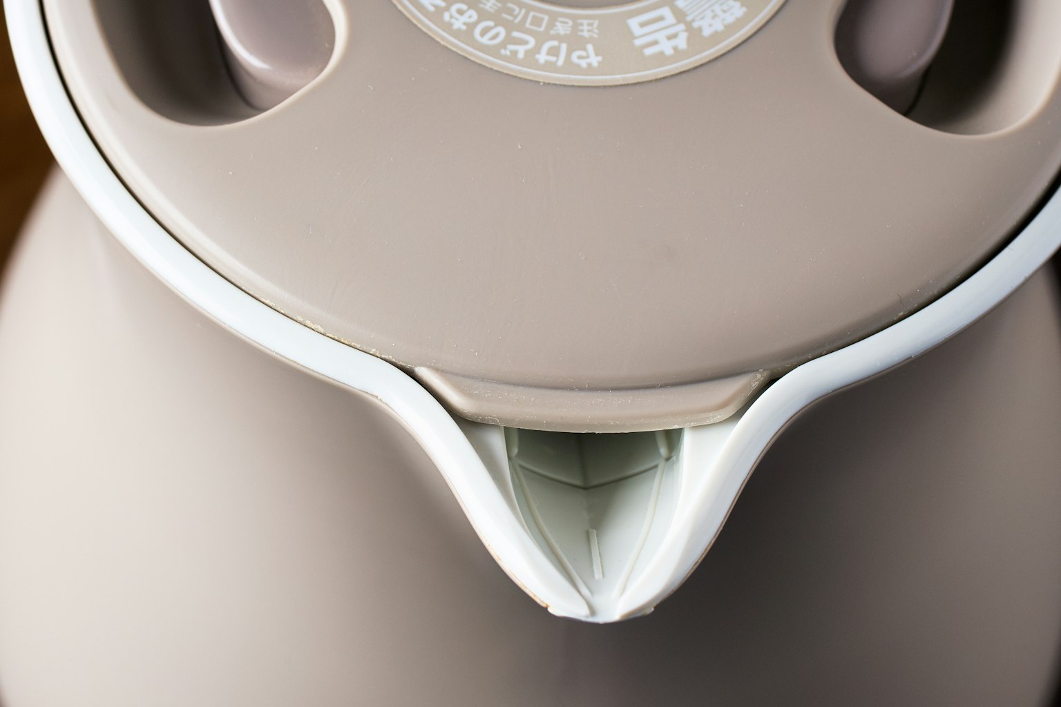 Vista dall'alto di un beccuccio di kettle dal design unico