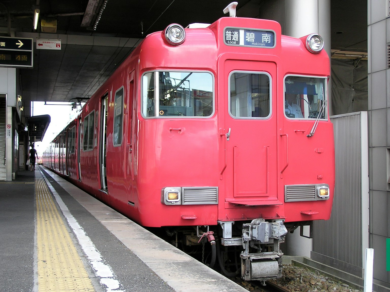 車站的紅色火車