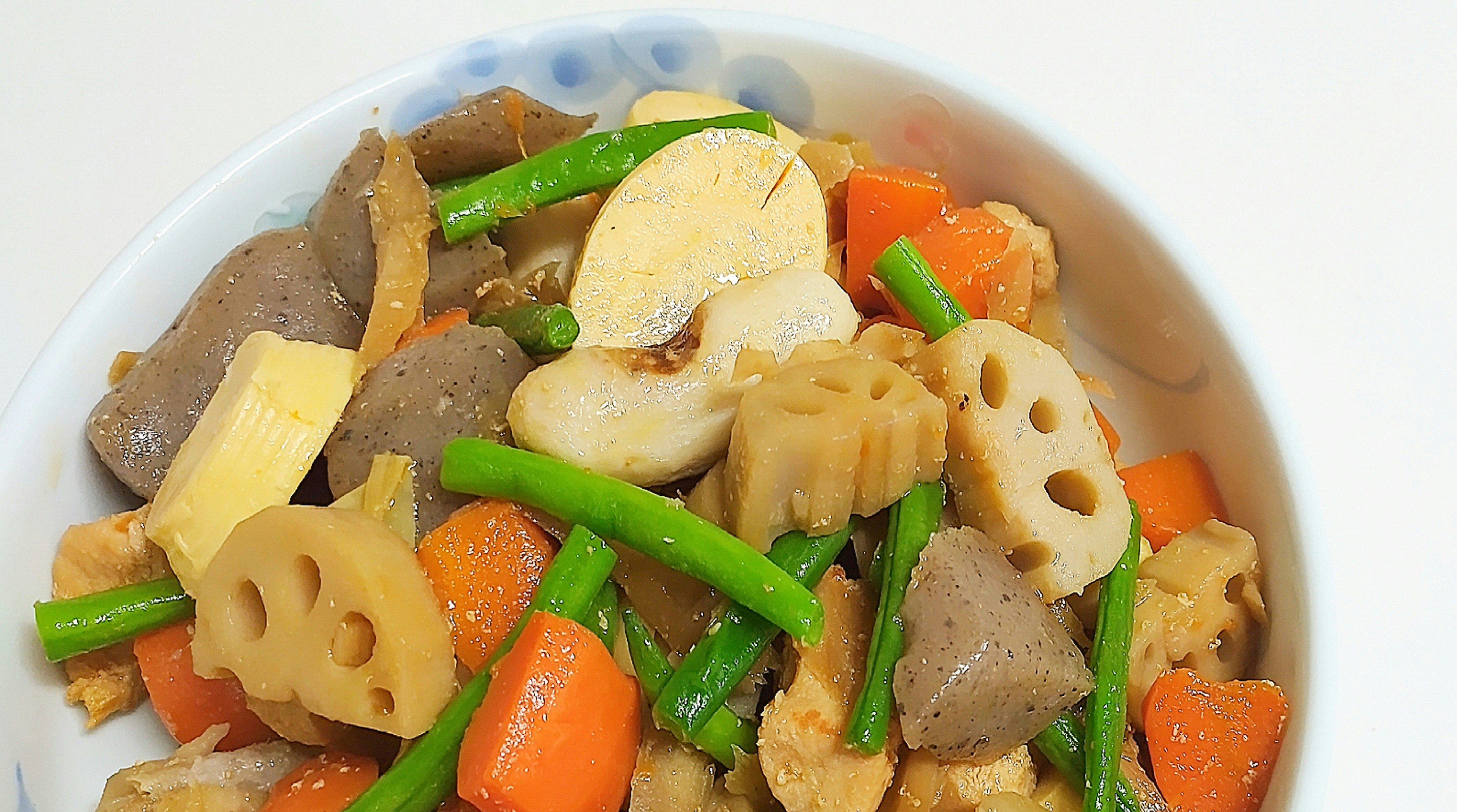 根菜と蓮根の煮物、彩り野菜の盛り合わせ