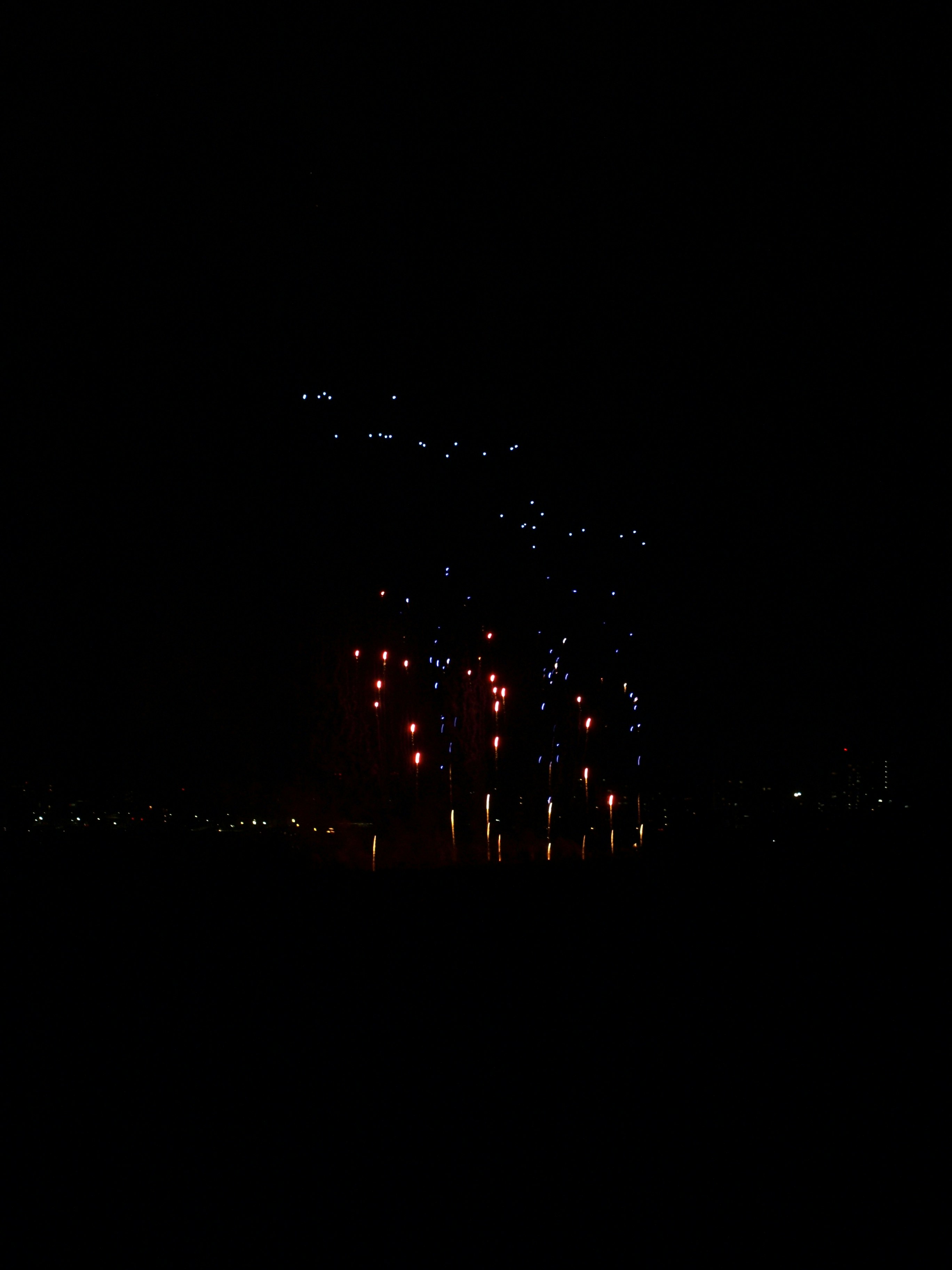 feux d’artifice dans le ciel nocturne