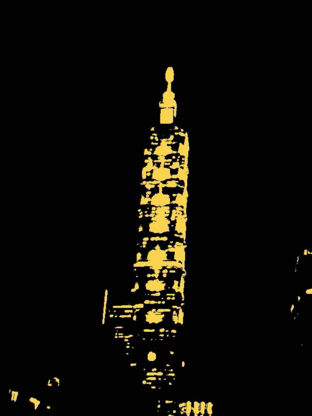 夜の黒い空に浮かぶ金色の塔のシルエット