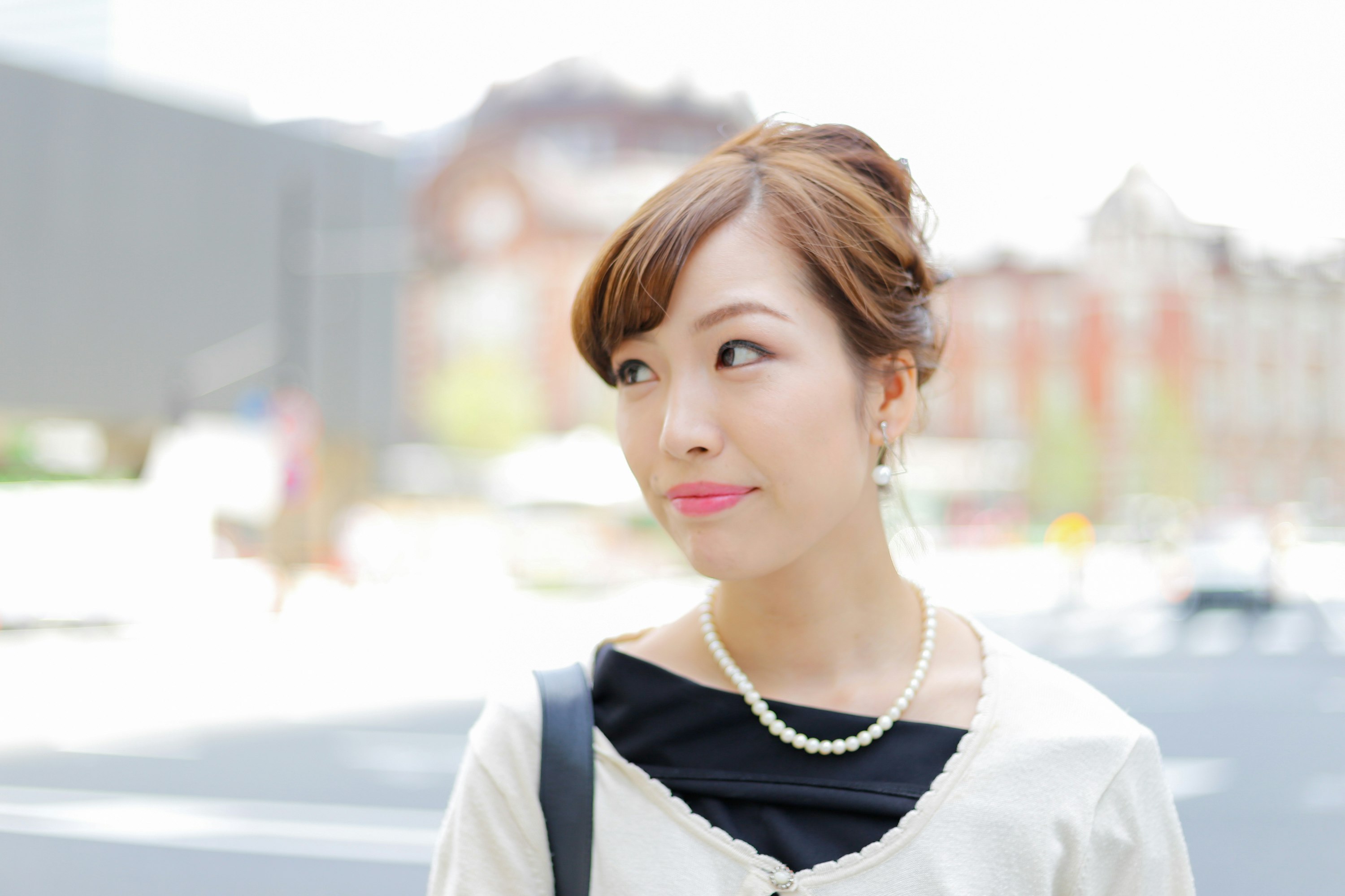 portrait of a woman wearing a pearl necklace