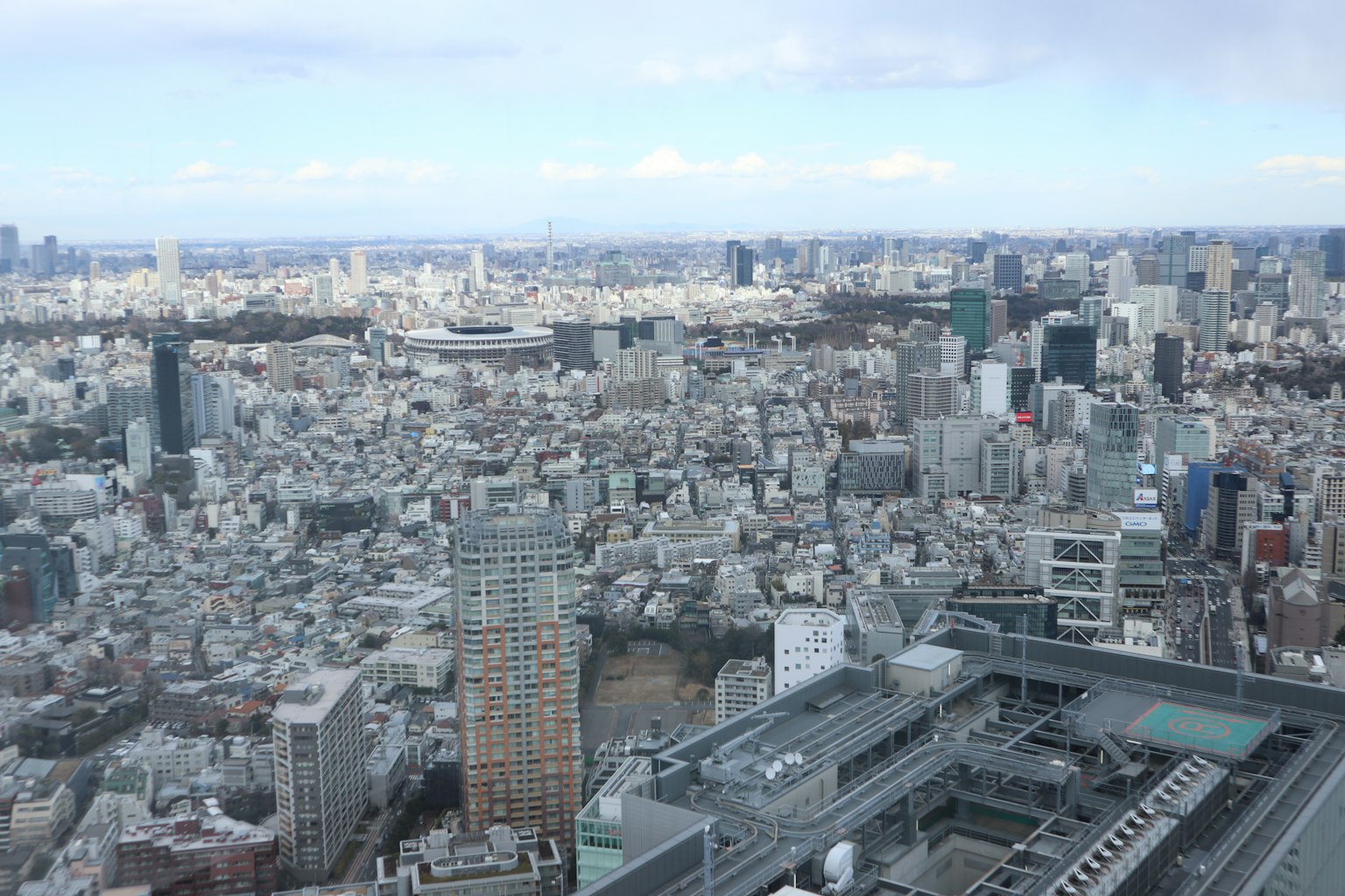Cảnh quan toàn cảnh của Tokyo với các tòa nhà chọc trời và khu dân cư