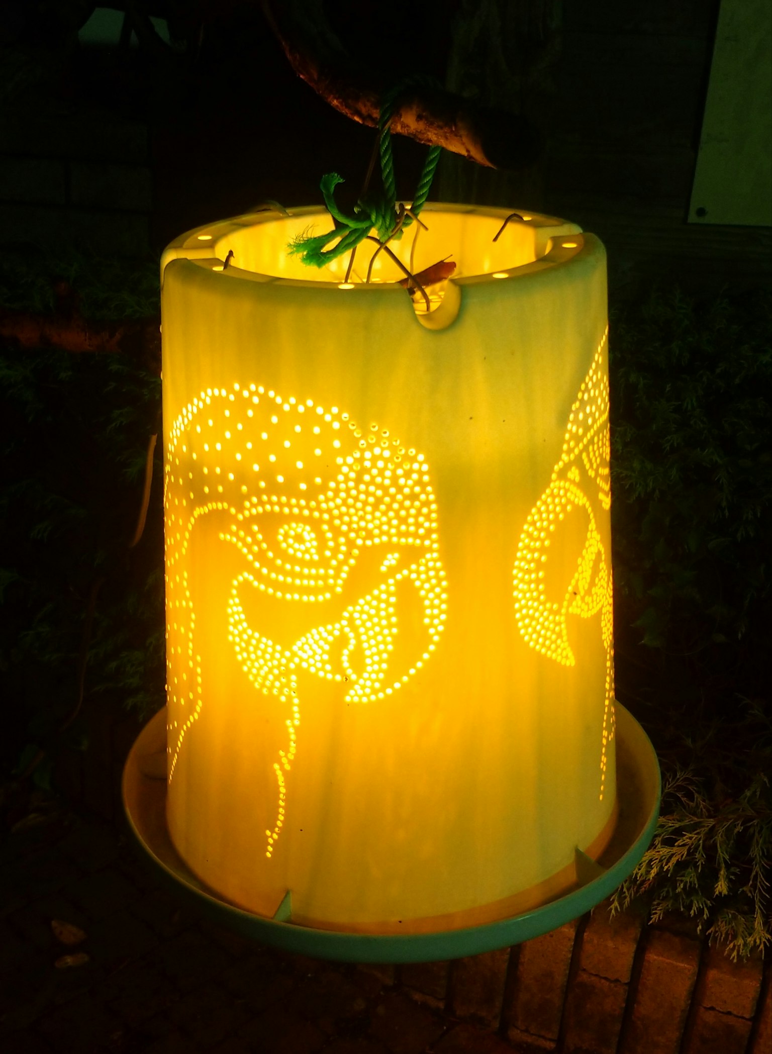 Helle gelbe Lampenschirm mit Elefantenmotiven