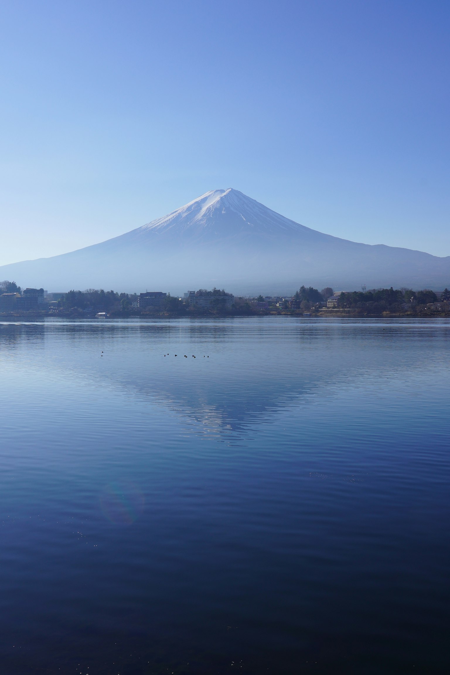 Vista del Monte Fuji con su reflejo en el lago