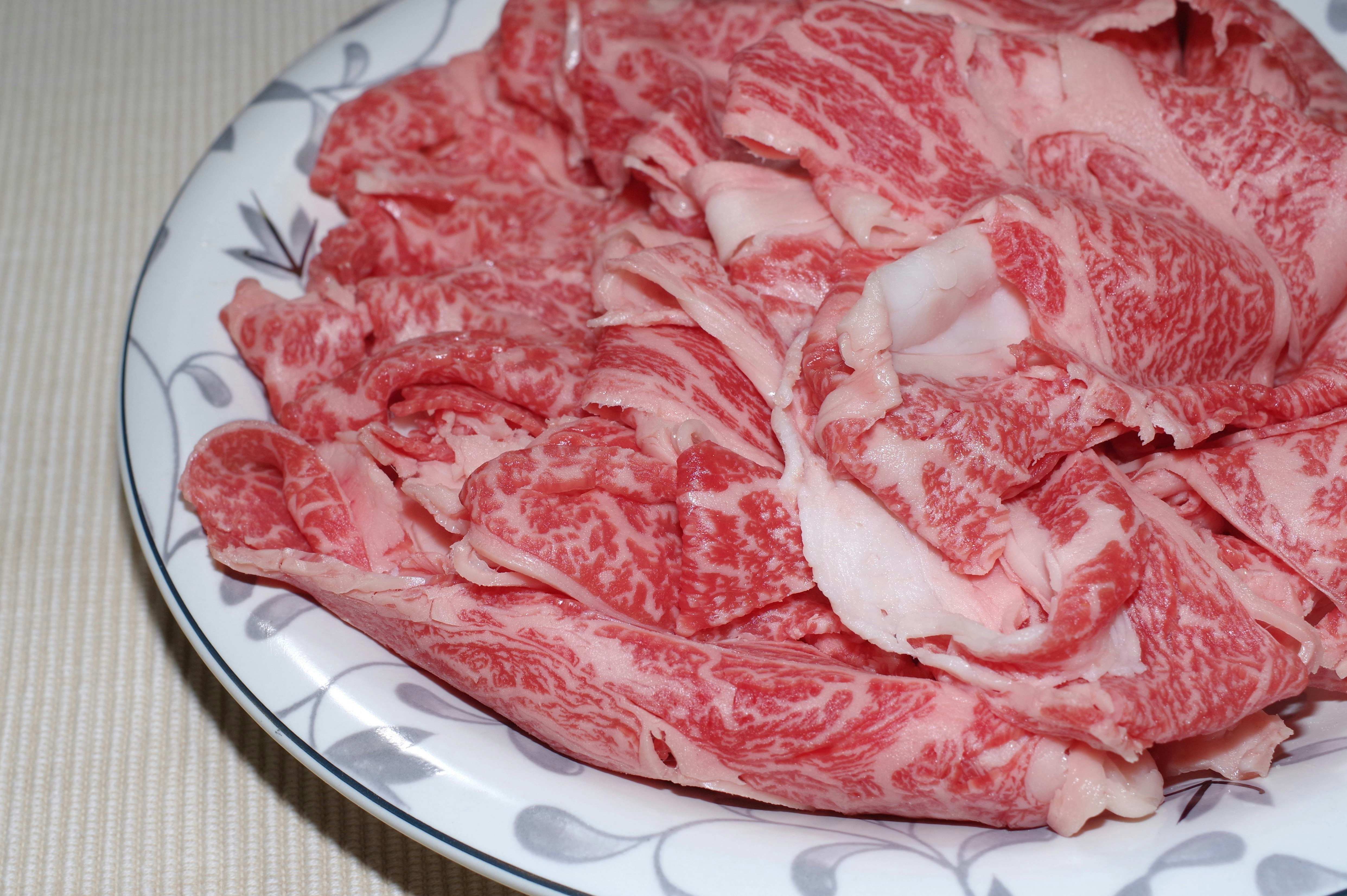 红色大理石纹肉片拼盘