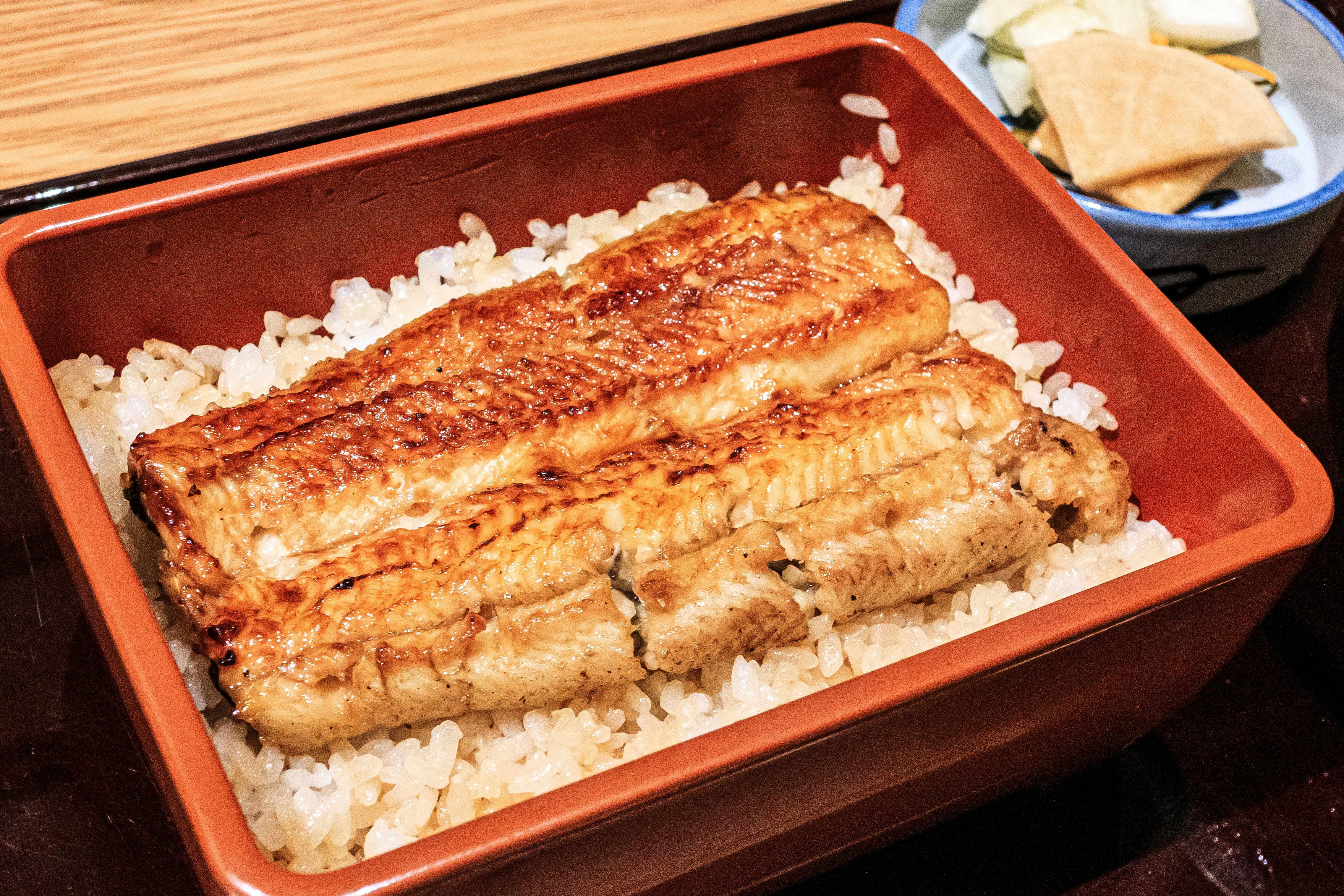炭火焼きのうなぎ蒲焼と白ご飯の弁当