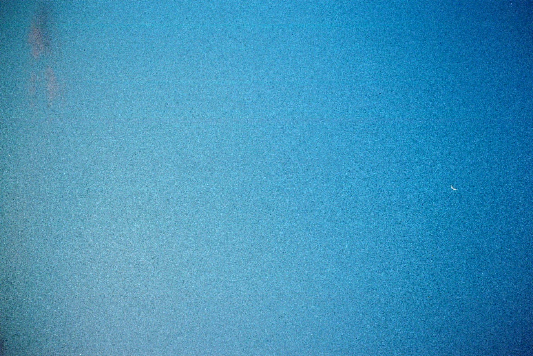 dégradé abstrait sur une surface d’eau bleue