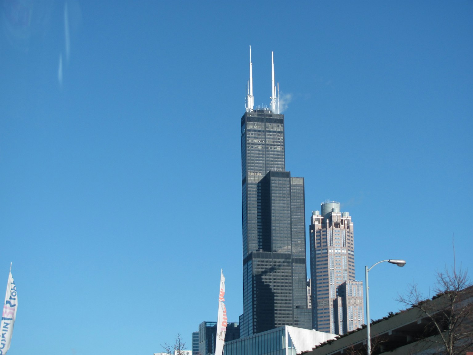 Tour Willis dominant dans le paysage urbain de Chicago