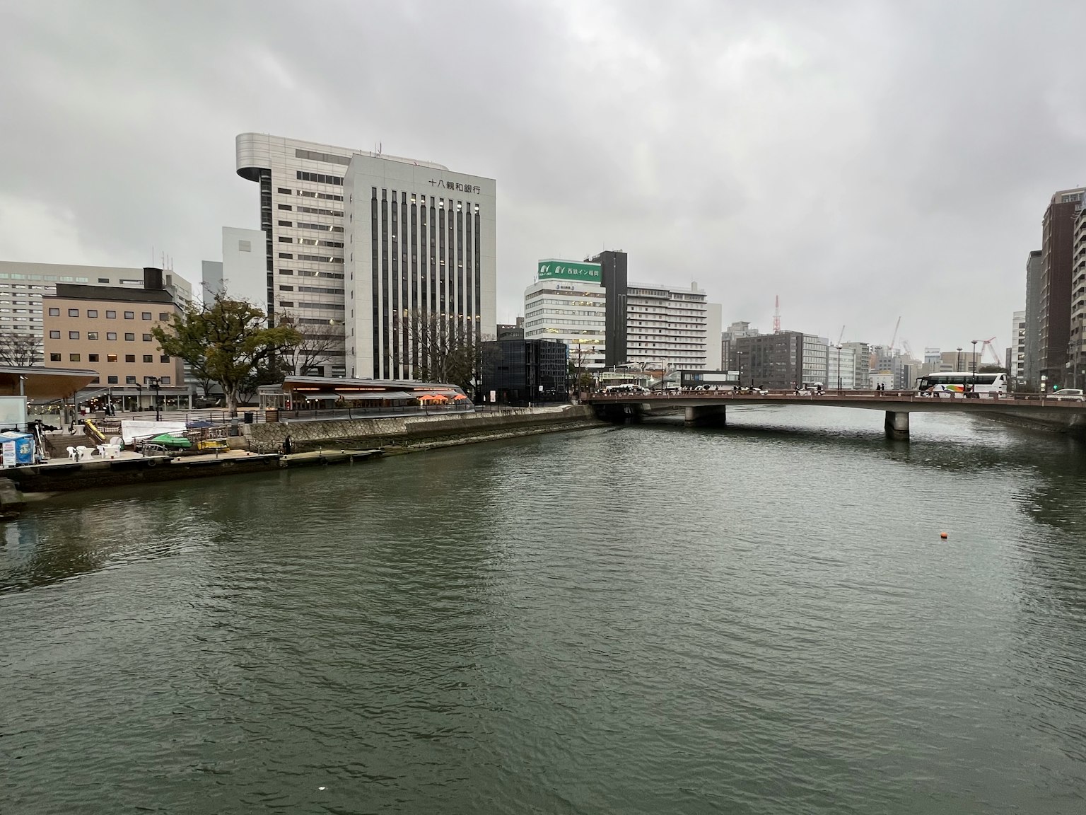 城市河流与桥梁及建筑的景观