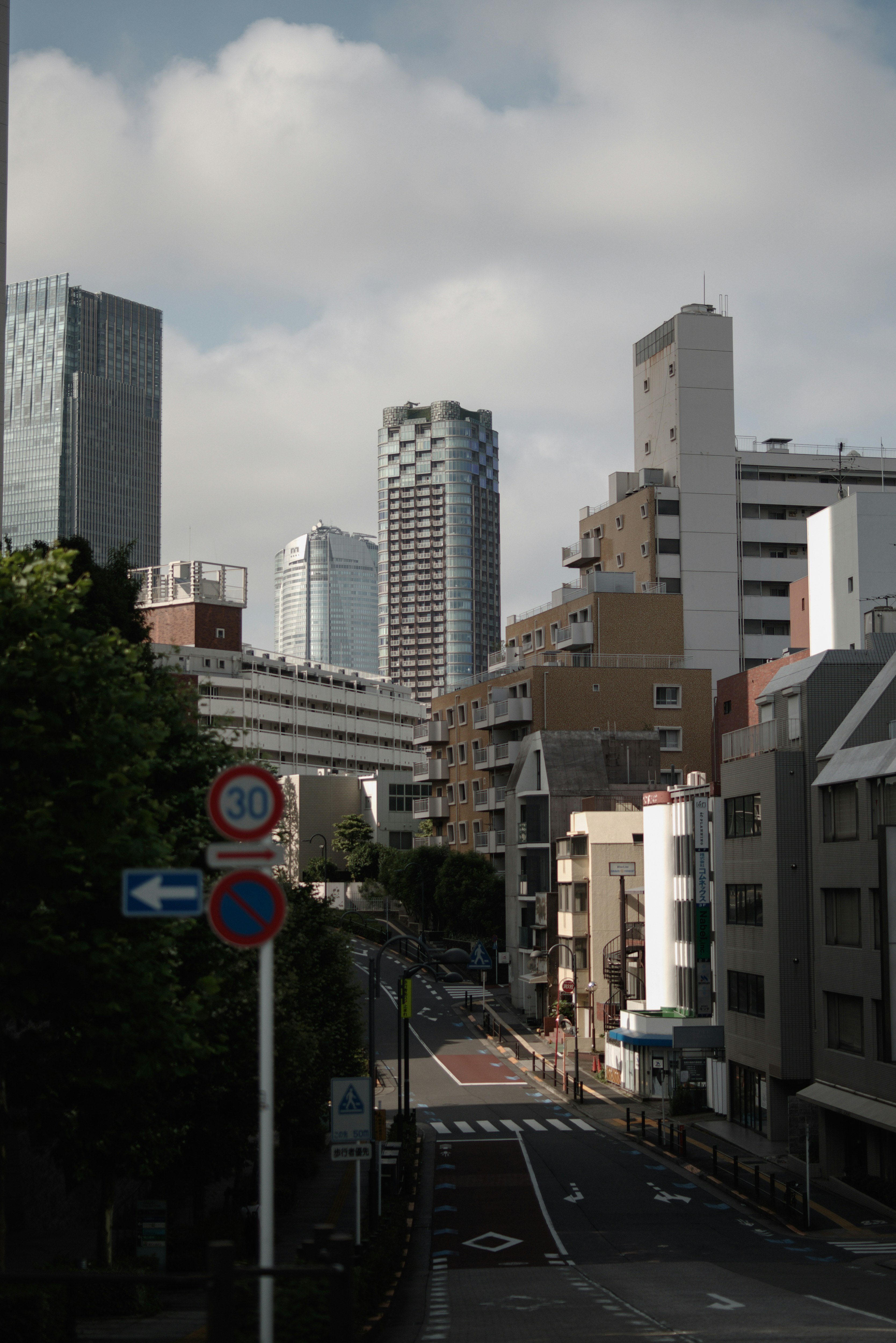 起伏街景与药研坂坡道街景