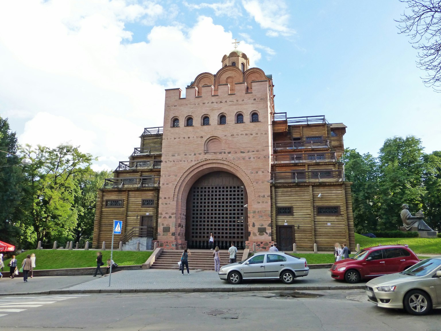 Außenansicht des historischen Goldenen Tores in Kiew