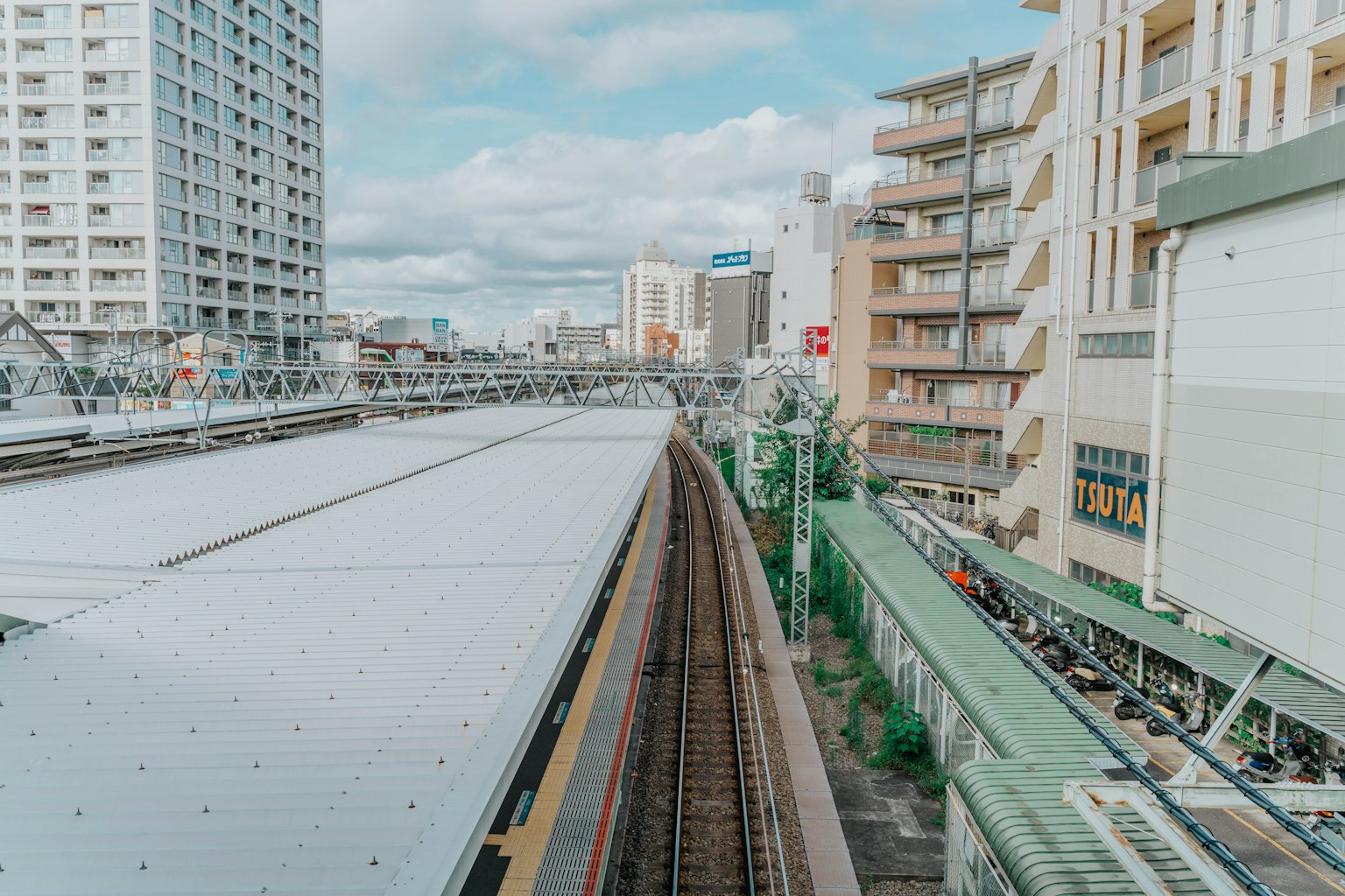 城市火车站景观与高层建筑