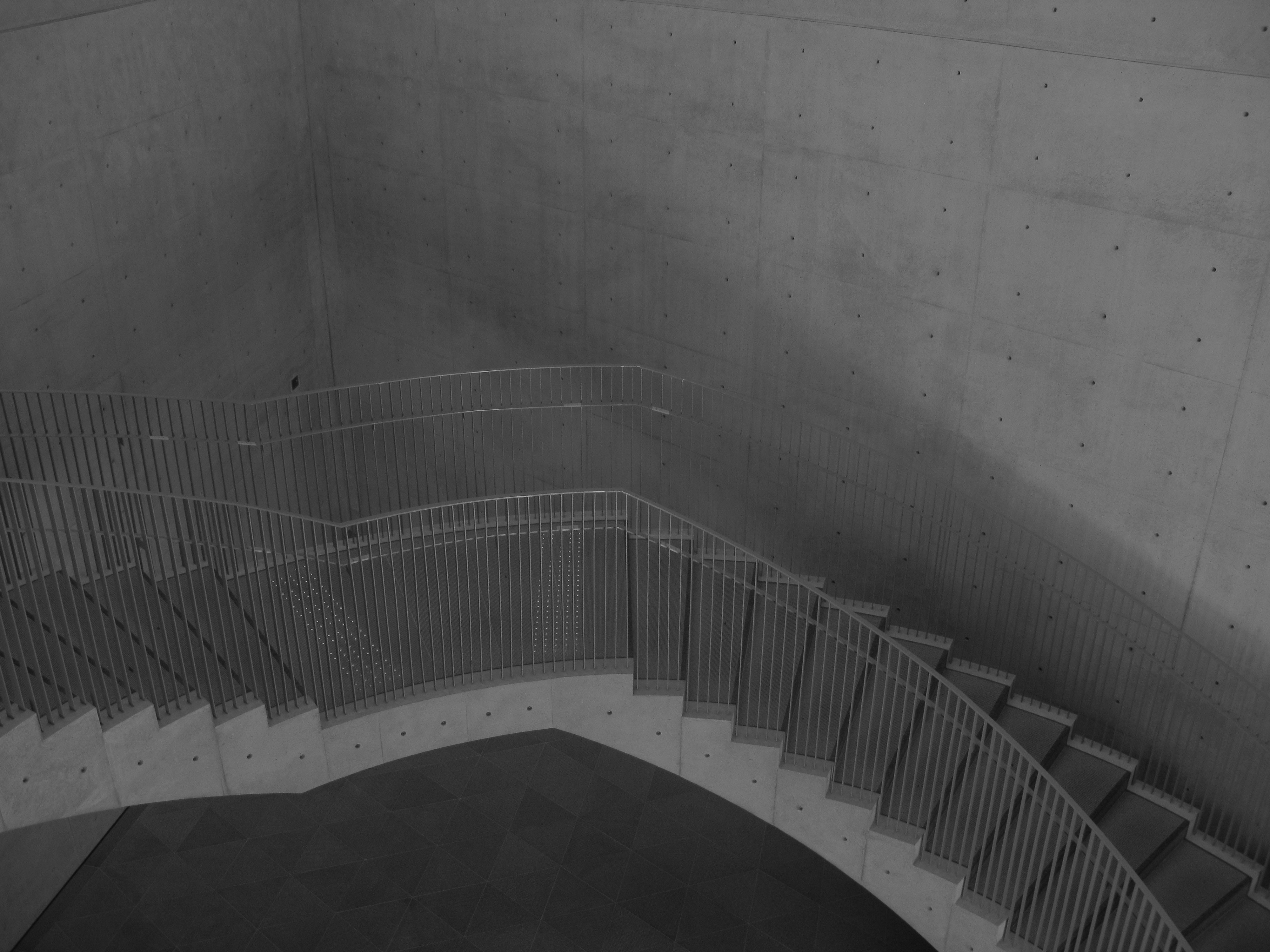 escalier en béton et atrium du musée d’art de la préfecture d’Akita