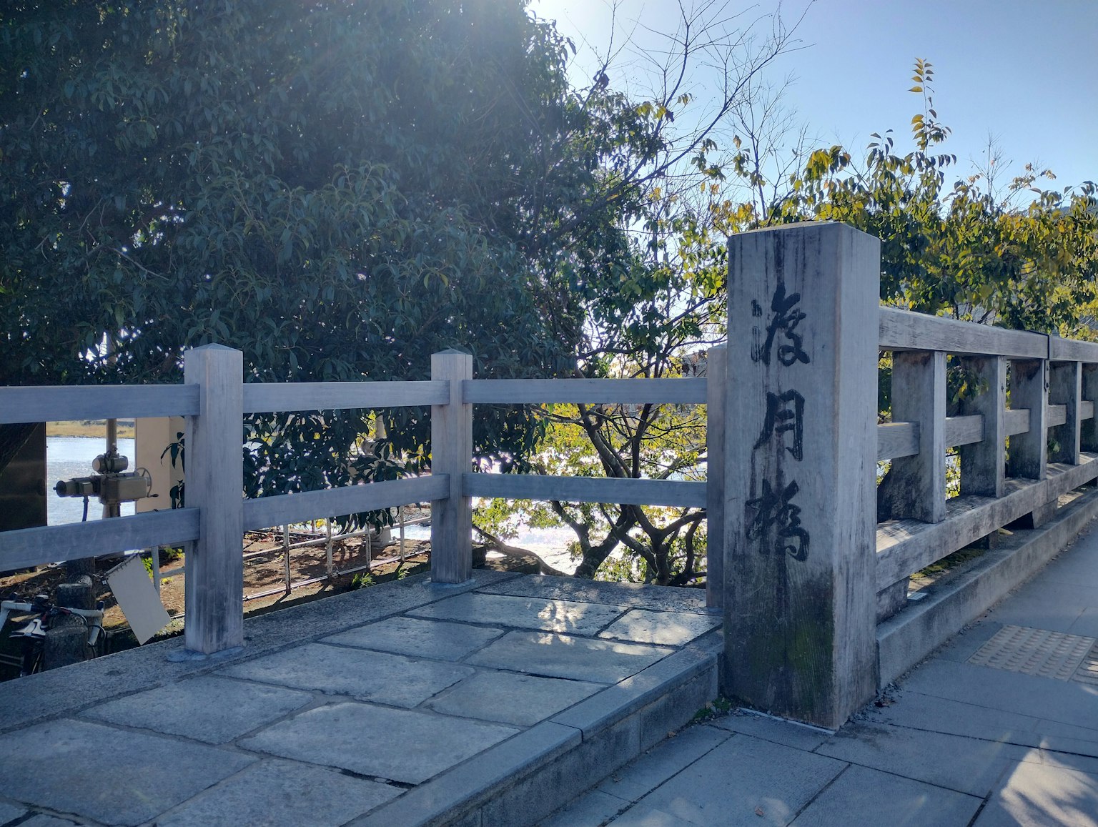 Stone pillar with bridge name and surrounding greenery
