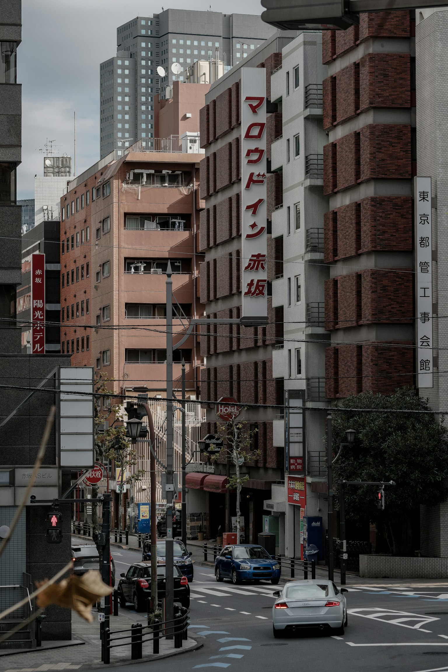 東京街道景觀，展示建築和高樓大廈