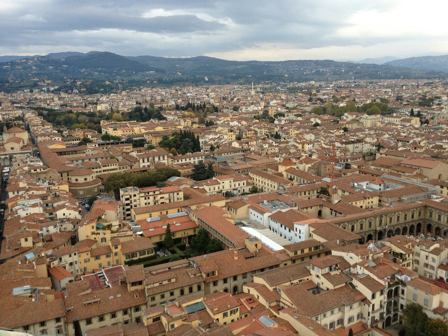 Vista panoramica dei tetti di Firenze e delle colline circostanti