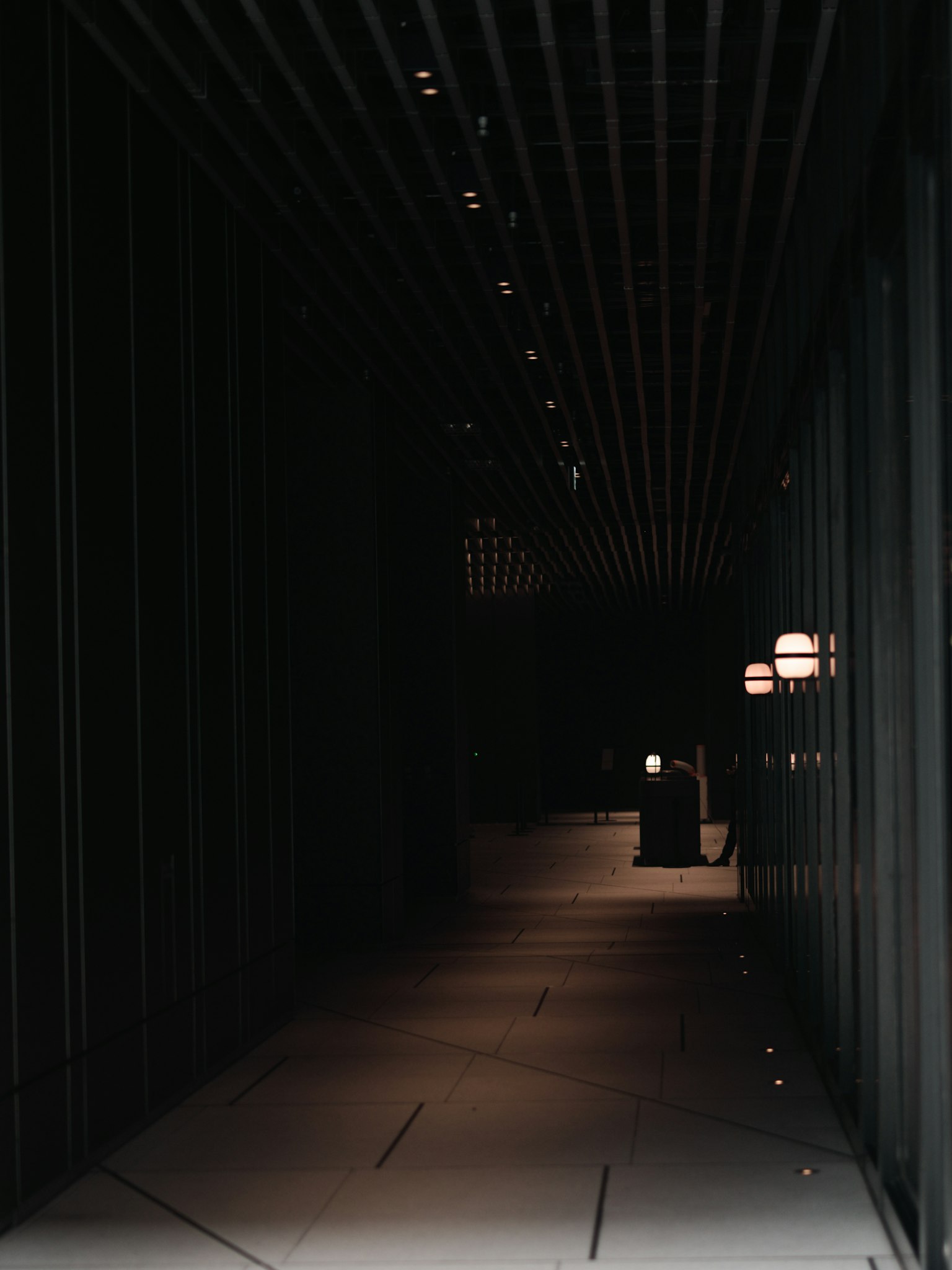 ์ด๋์ด ๋ณต๋์ ์ ๋ ฌ๋ ์กฐ๋ช
๋ฐ ๋ฏธ๋๋ฉํ ๋์์ธ