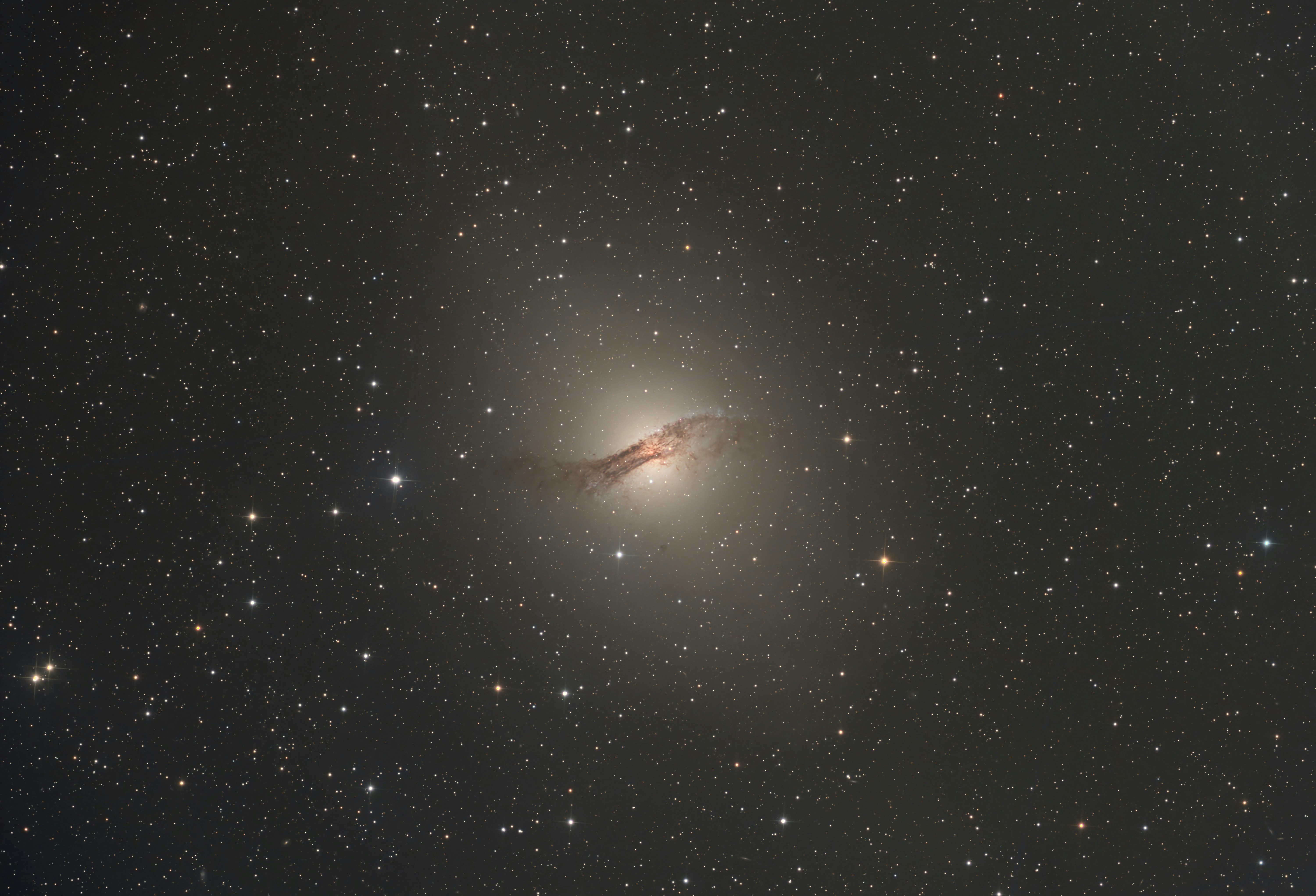 電波銀河NGC5128の星空と銀河面の夜景