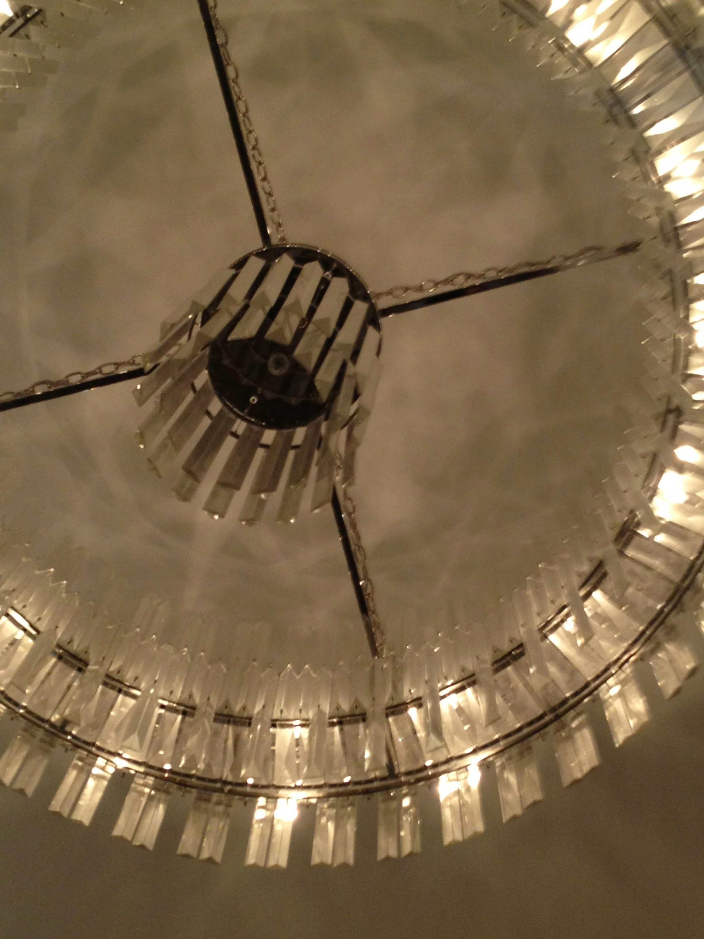 lampada circolare da soffitto vista dal basso