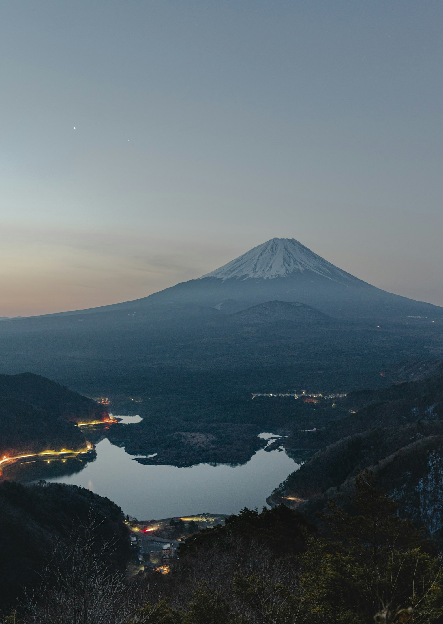 Mont Fuji et lac paysage magnifique au crépuscule nature sereine
