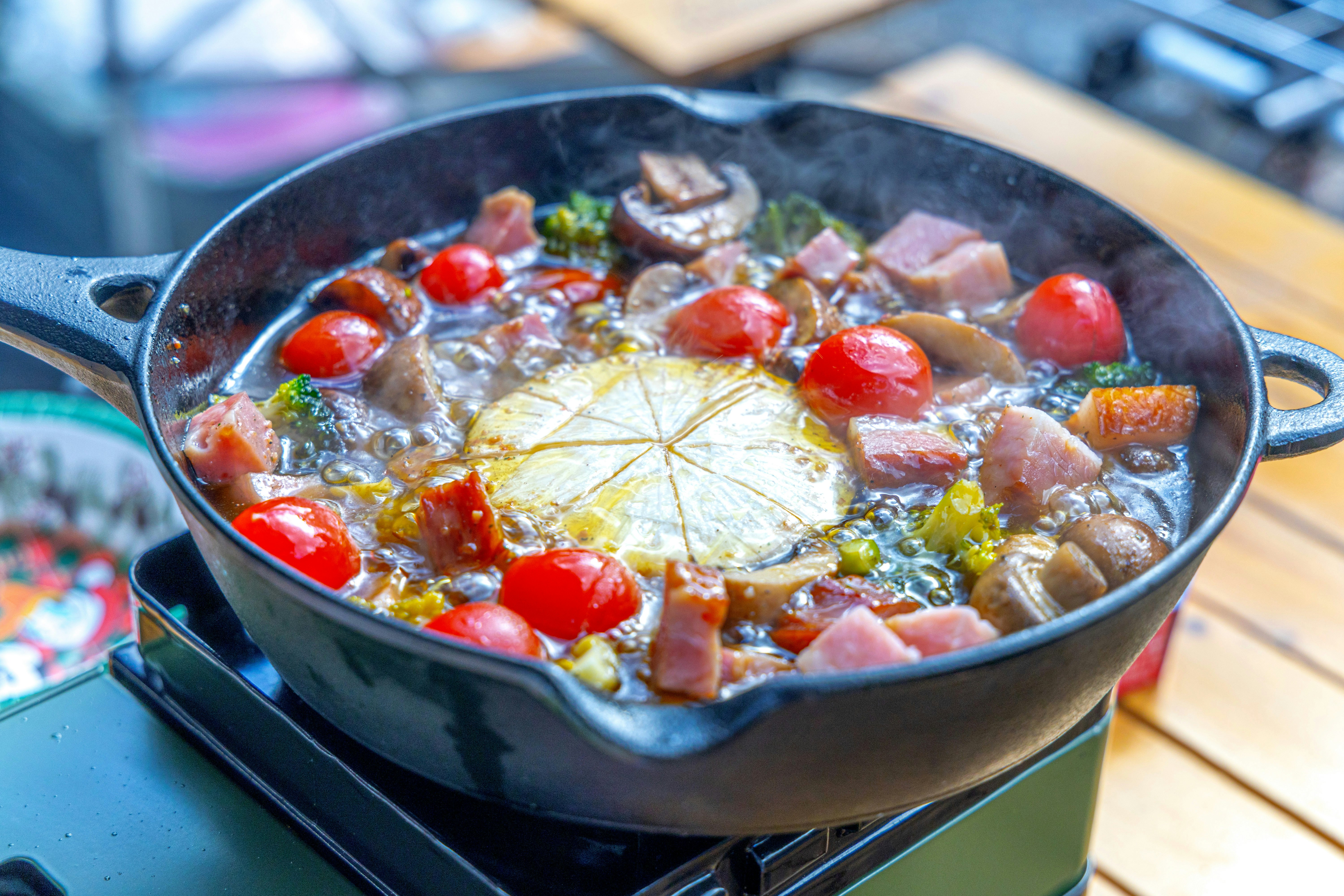 フライパンで作るアヒージョ風のキャンプ飯