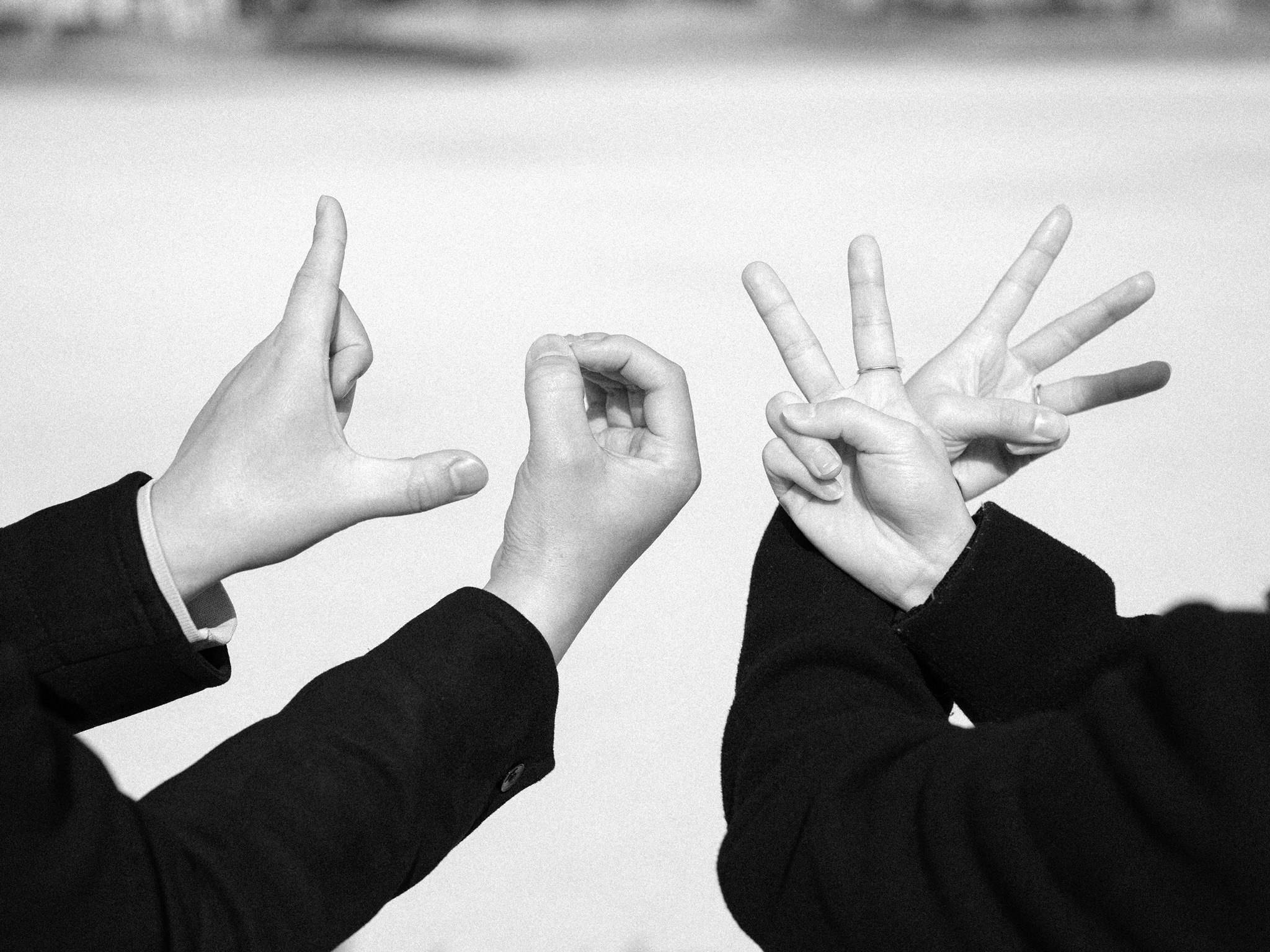 Menschen mit Handgesten