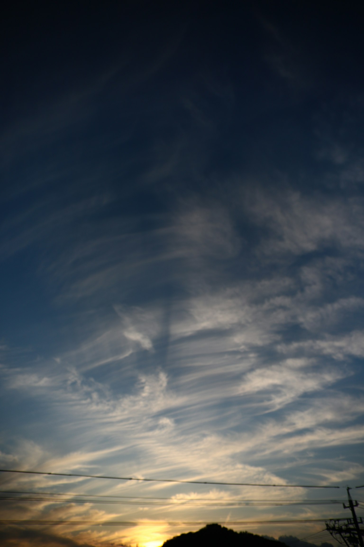 Hermosa vista del cielo con atardecer y nubes