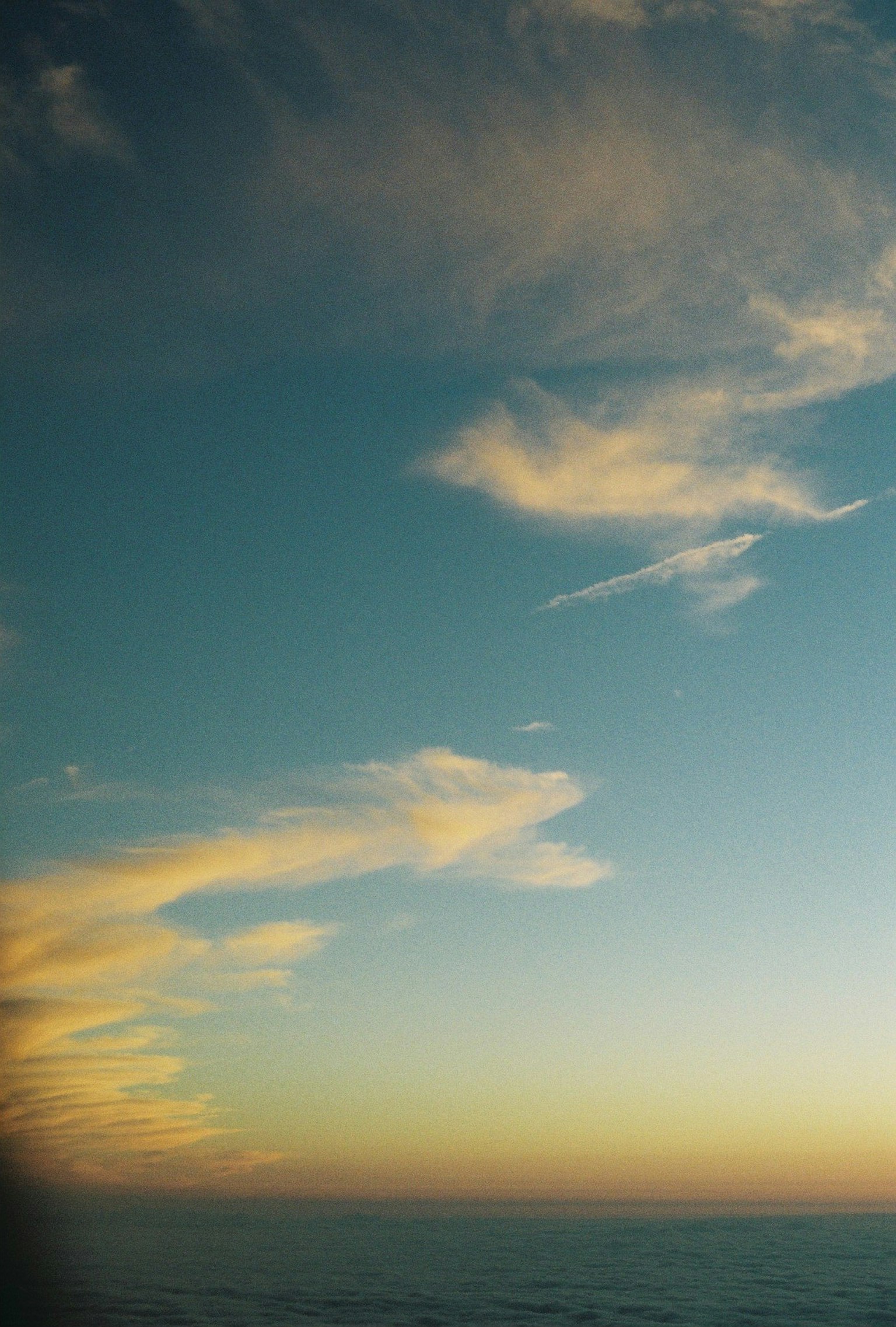 Beau paysage de ciel bleu et de nuages