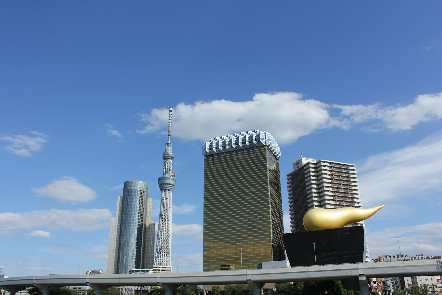 Skyline di Tokyo con Skytree e Torre Asahi