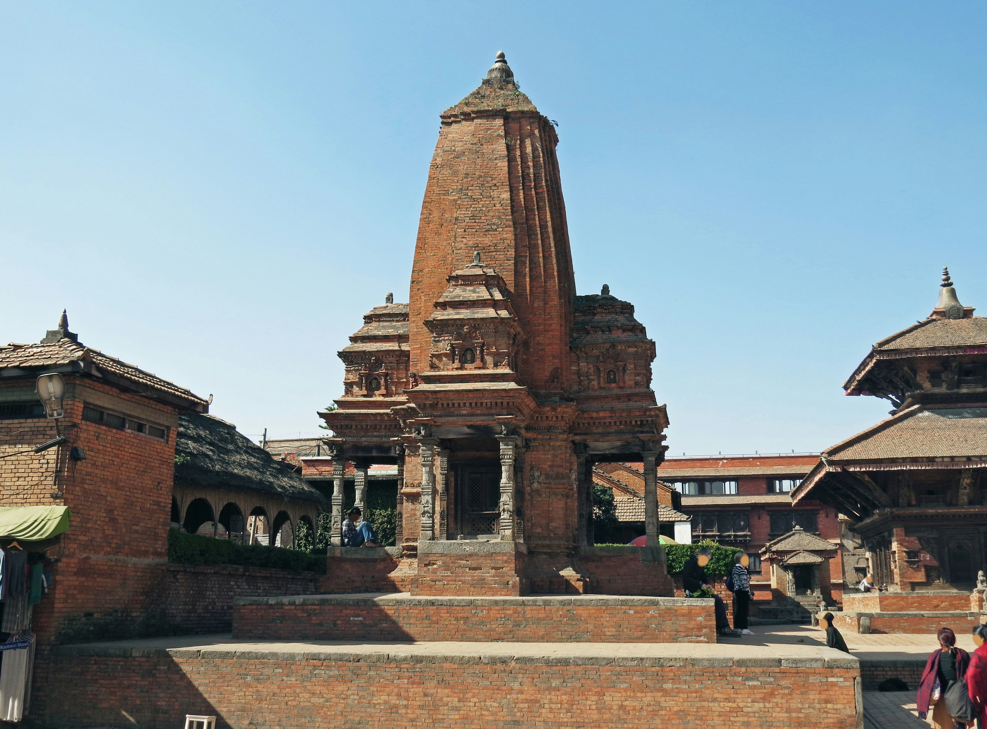 磚砌歷史寺廟與庭院建築