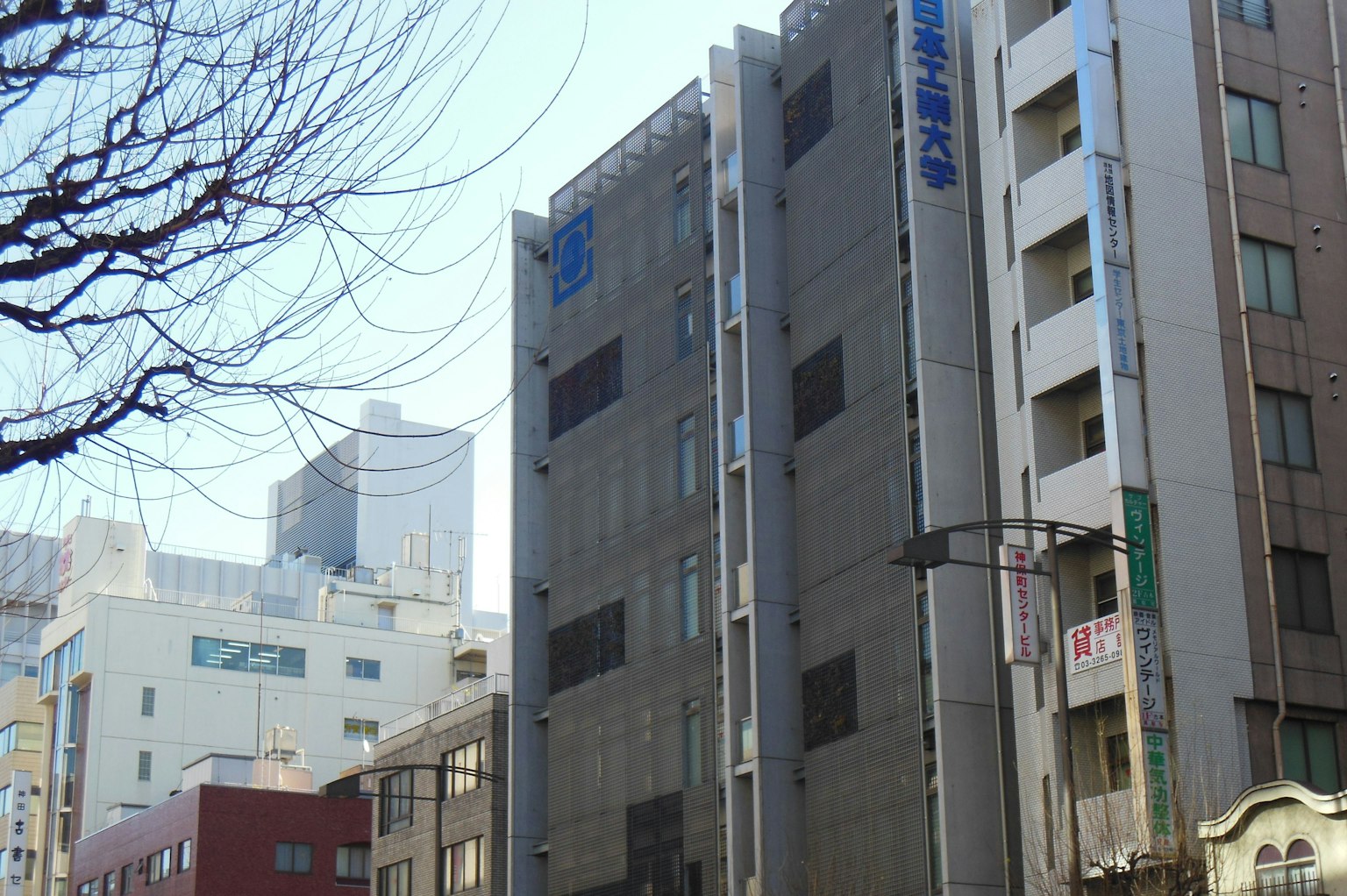 城市風景，展示建築外觀