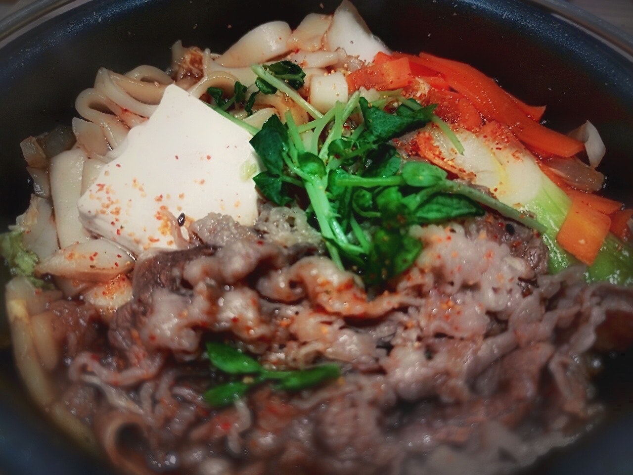 一人鍋のすき焼き（牛肉・豆腐・野菜）